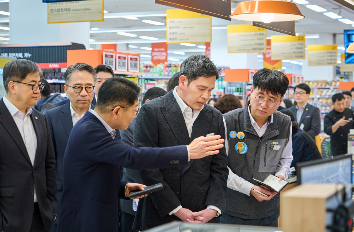 정용진 신세계그룹 회장이 새해 첫 현장경영 위해 찾은 '1등 점포'는?