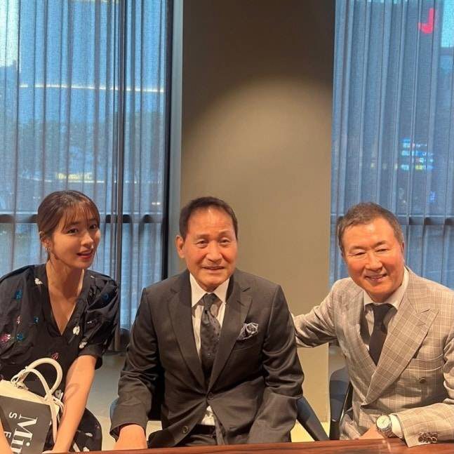 [종합] "故안성기 선배 잊지 않겠다"…'눈물' 황신혜→'하트 대신 침묵…