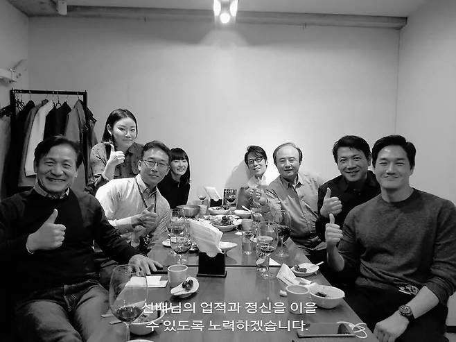 [종합] "故안성기 선배 잊지 않겠다"…'눈물' 황신혜→'하트 대신 침묵…