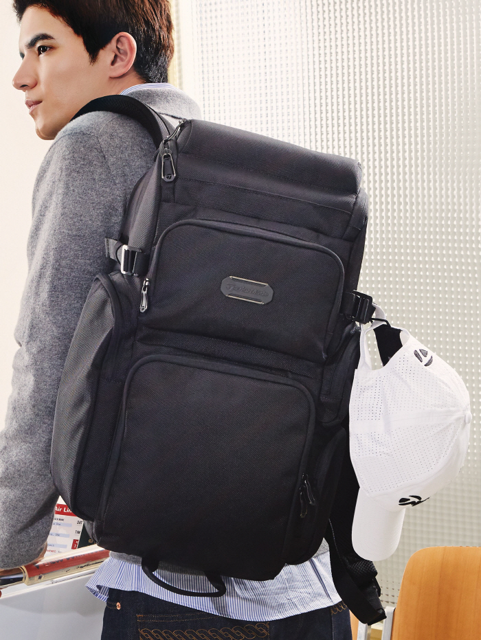 "'필드+일상' 컨버터블" 테일러메이드, 수납 방수 실용성 담은 '플레이어스 백팩 트레블러' 출시