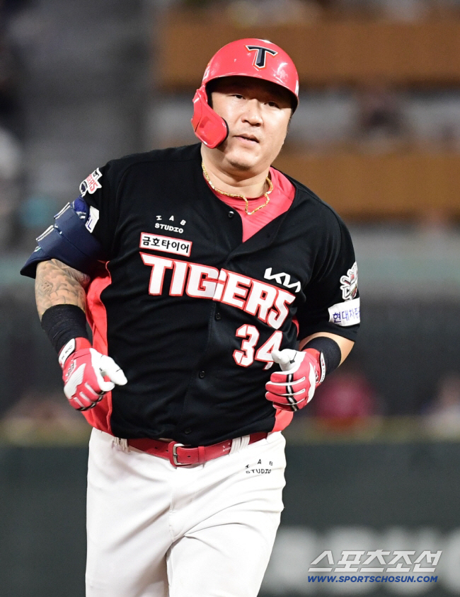 43세 FA 이적→41세 최초→40세 다년 계약…'불혹' 전성시대, 후배…