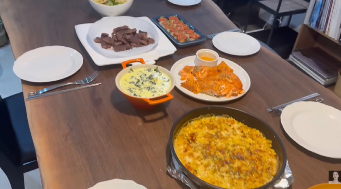 김윤지, 한강뷰 집에서 "시아버지 이상해 최애 음식 준비"...풀코스 만…