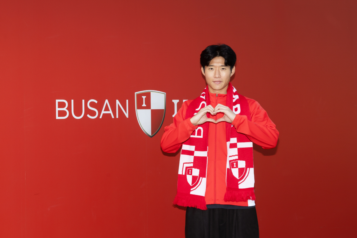 [오피셜]"조성환 축구 이해도 UP" 부산, 전북서 안현범 영입…스피드→…