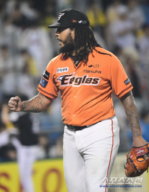 암흑기 독수리 희망→부상 방출→ERA 1점대 '행복야구', 과연 내년에도 대만 남을까