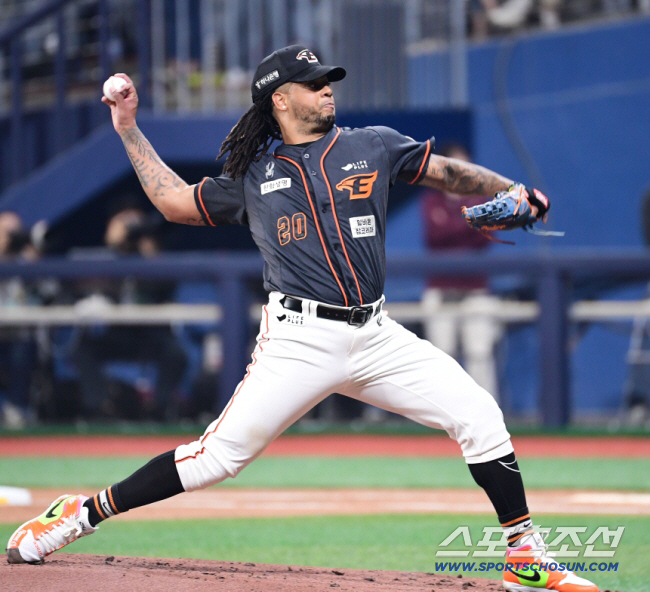 암흑기 독수리 희망→부상 방출→ERA 1점대 '행복야구', 과연 내년에도…