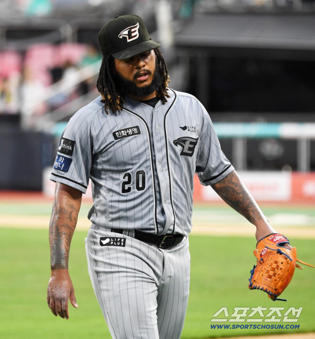 암흑기 독수리 희망→부상 방출→ERA 1점대 '행복야구', 과연 내년에도…