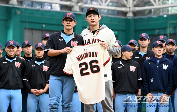 2635억 몸값의 스윙이 눈앞에서...이정후-아다메스가 떴다, 횡재한 고교 선수들 [이천 현장]