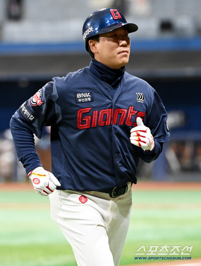 히어로즈의 대주자 스페셜리스트→두산-롯데 코치...친정의 품으로 돌아왔다