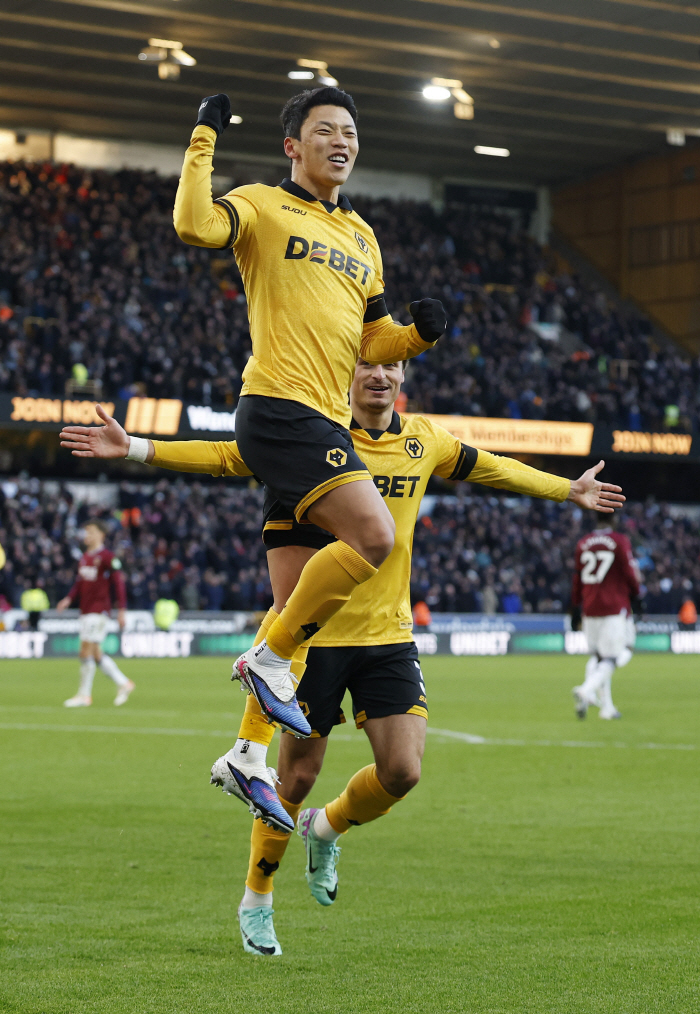 [오피셜]'홍명보 감독님 걱정마세요, 햄스트링 이상무' 황희찬 팀 훈련 정상 소화, 8일 에버턴 원정 선발 출전 확실