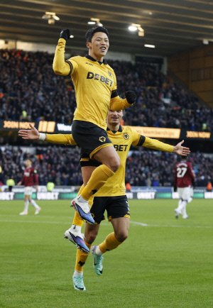 [오피셜]'홍명보 감독님 걱정마세요, 햄스트링 이상무' 황희찬 팀 훈련 정상 소화, 8일 에버턴 원정 선발 출전 확실