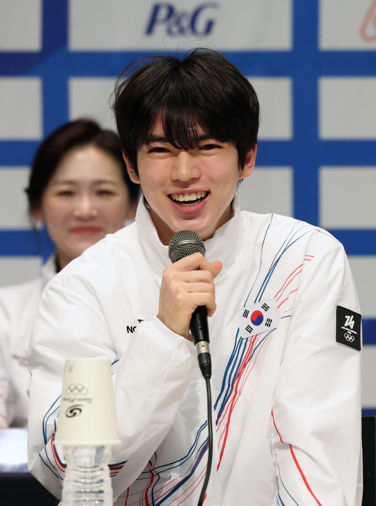 "金 누가 딸까?" 질문→빙속X컬링 MZ스타들 마이크 쟁탈전 " 유승민 …