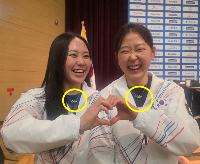 "'우정 커플' 오륜 목걸이 하고 밀라노 폭풍질주!" '평창 막내즈→밀라노 맏언니' 박지우X김민선의 빛나는 우정 목걸이[밀라노 D-30]