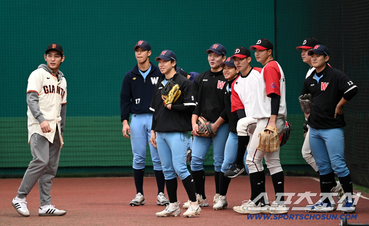 충격 반전! '이정후 얼굴마담' SF 방한, 결국 '돈' 때문이었나 → …