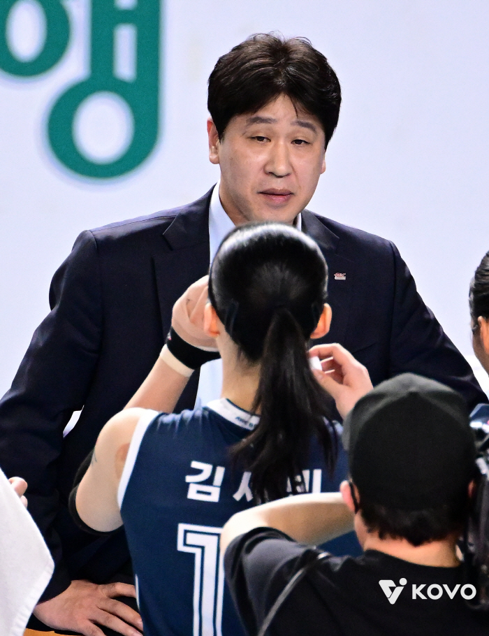 모마 33득점 폭발→1위 지켰다…사령탑 미소,