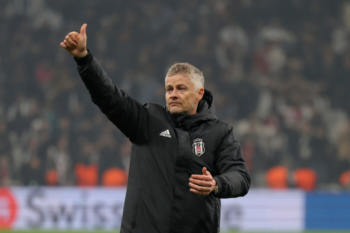 "돈 안 받고 일하겠습니다" 충격 선언→아모림 빈자리 1순위 예약! HERE WE GO 확인 끝, '끝판왕' BBC도 인정 "임시 감독 유력 후보"