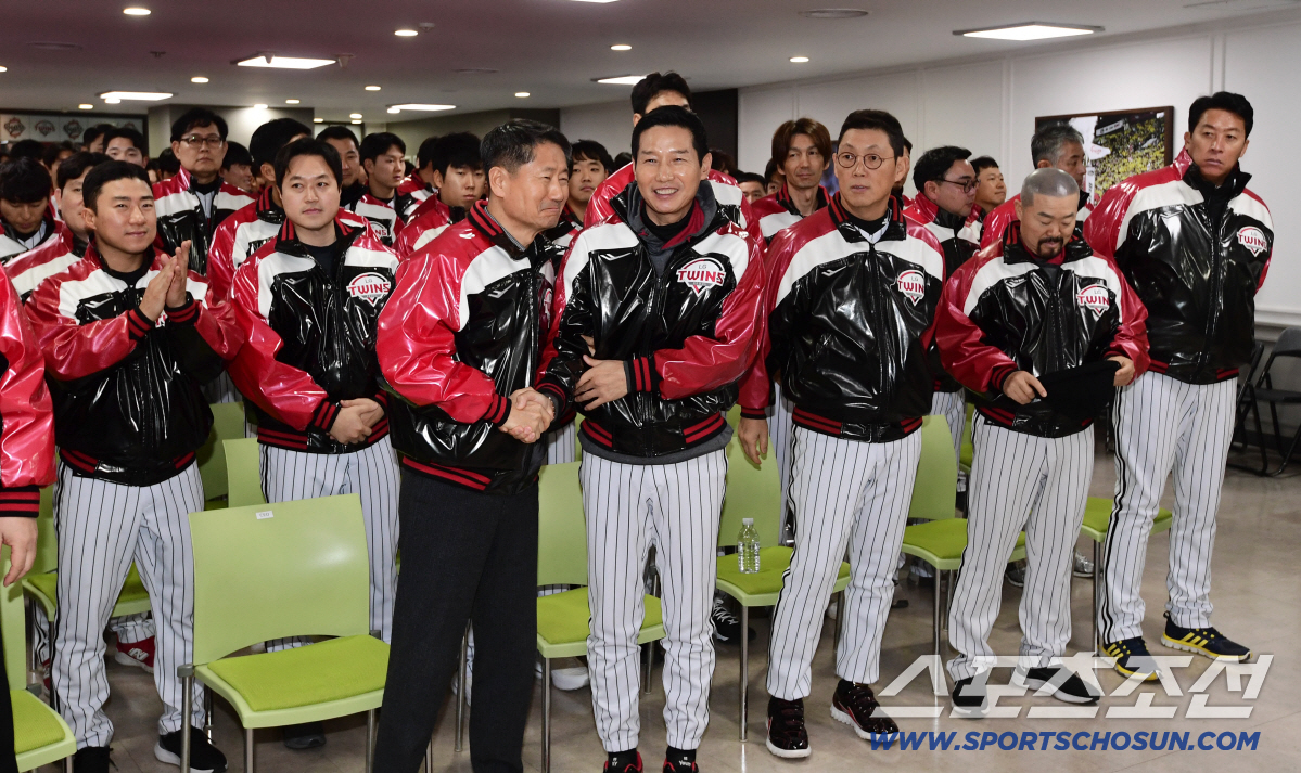 마지막 잠실구장 시무식? "올해 꼭 우승해야겠네" 왕조 꿈꾸는 사령탑의 …