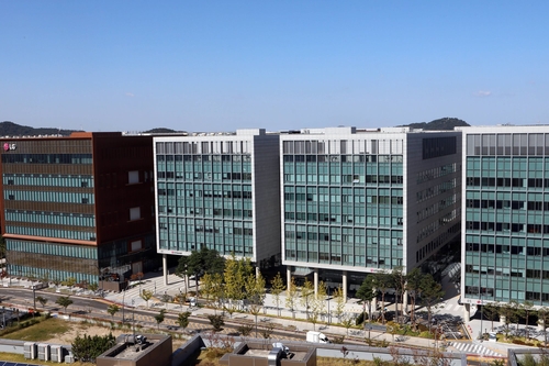 LG이노텍, UTI와 '유리기판' 협력…강도 향상 기술 공동개발