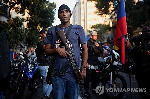 "마두로 체포 환영하는 시민 잡아라"…휴대폰 뒤지고 불심검문도