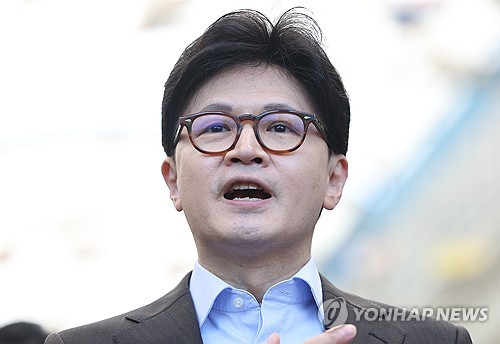 한동훈 "尹 절연 없는 계엄극복은 허상…지도부, 음모론자 영입"