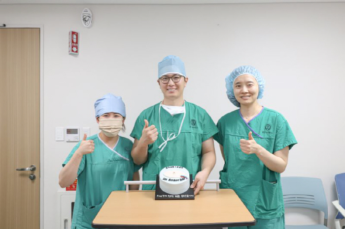 로봇 활용 자가조직 유방 재건술 성공…단일공 로봇으로 조직 손상 최소화