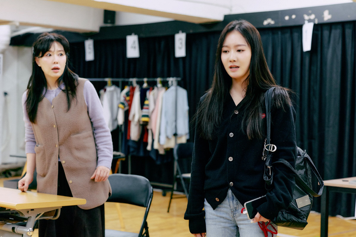 하희라·신은정에 '백전노장' 김용림·손숙·김영옥까지…연극 '노인의 꿈' …