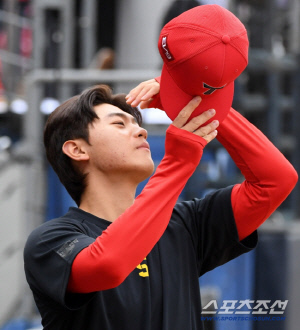 '1조 잭팟' 오타니 에이전트가 노렸던 선수, 다시 볼 수 있나…KIA 반등, ML 진출까지 어깨 무겁다