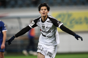 '韓 국대 주전 스트라이커'보다 더 뛰어난 日 차세대 공격수...오현규보다 4살 어린데 '리그 베스트 일레븐 후보'