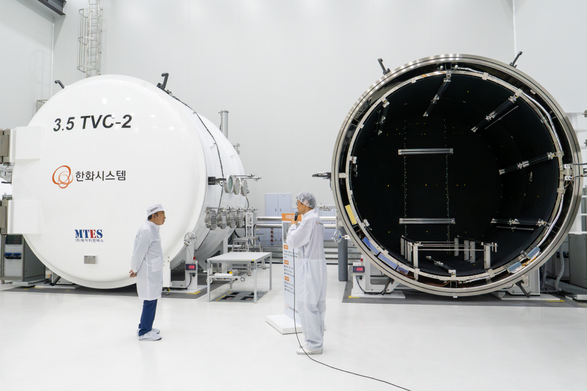 "우주 향한 원대한 꿈의 현재이자 미래"…김승연 한화 회장, 한화시스템 …