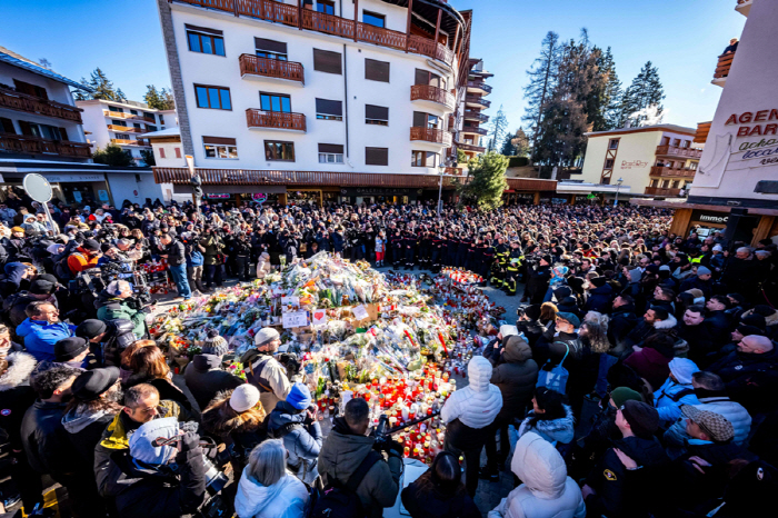 '화재 참사' 스위스 술집 매니저, 돈 챙기기 '급급'…6년간 소방 점검…