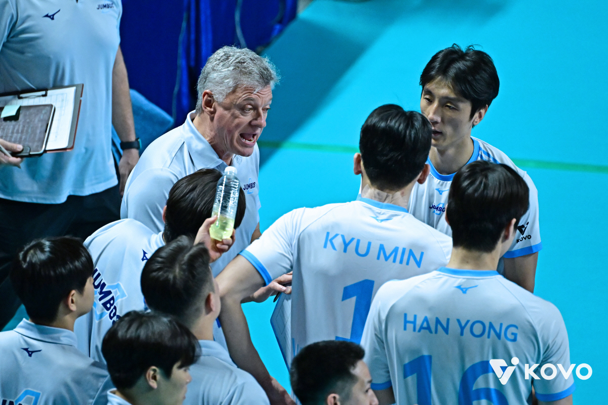 박철우 매직 실화냐? '거함' 대한항공 완파→2연승, '부상병동' 대한항…