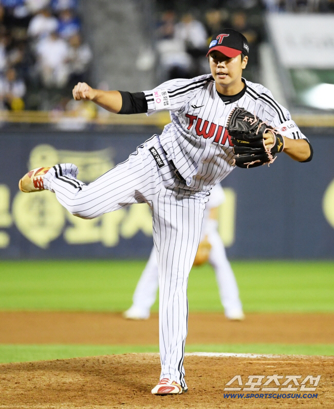 "나 기억하니?" 염갈량이 주목한 영건, 알고보니 '19살 차이' 깜짝 …