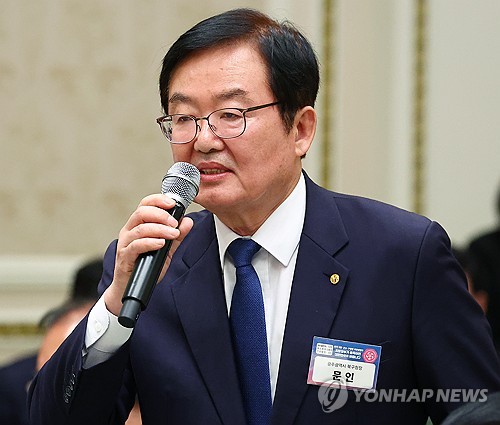 문인 광주 북구청장 "청장 3선 뜻 없어"…정치적회군 논란 일축
