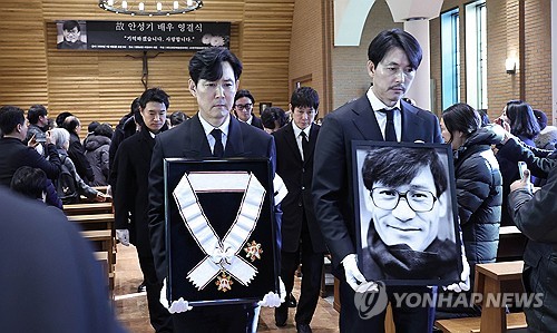 "천국서도 영화 생각하실 것"…故안성기, 동료들 눈물 속 작별(종합)