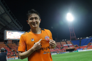 K리그1 제주 '제주도 토박이' 수비수 임창우와 재계약