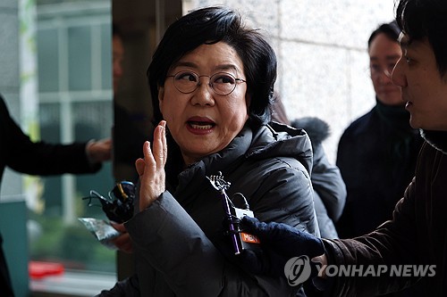 (서울=연합뉴스) 윤동진 기자 = 이혜훈 기획예산처 장관 후보자가 8일 서울 중구 예금보험공사에 마련된 인사청문회 준비 사무실로 출근하며 취재진의 질문에 답하고 있다. 2026.1.8 mon@yna.co.kr