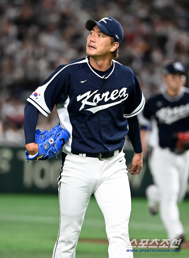 '도쿄참사 줄줄이 은퇴 선언' 왜 류현진은 기꺼이 태극마크 달았나…"무겁…