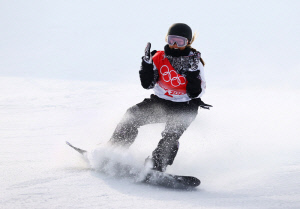 '동계올림픽 3연패 적신호' 스노보드 클로이 김, 훈련 중 어깨 부상...