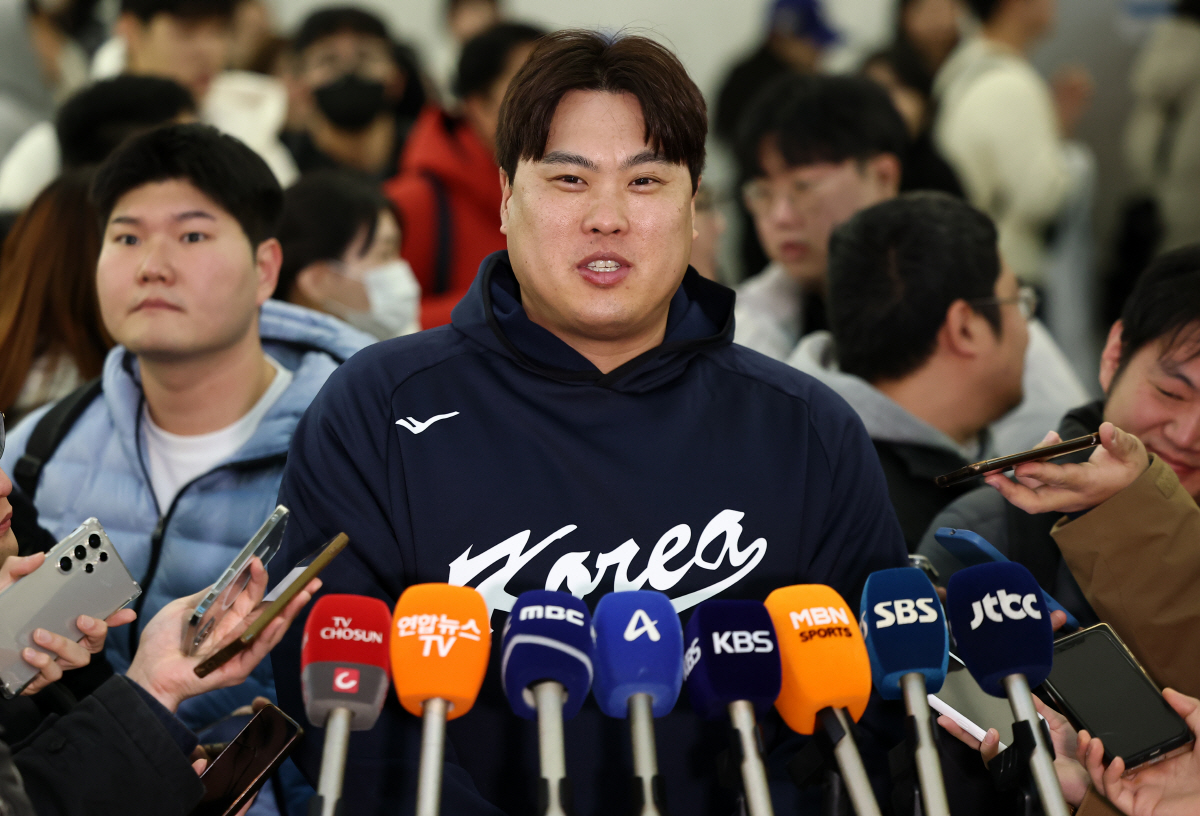 '어쩌면' ML 1선발 명성 되찾나…"류현진 던져야 어떤 공인지 안다" …