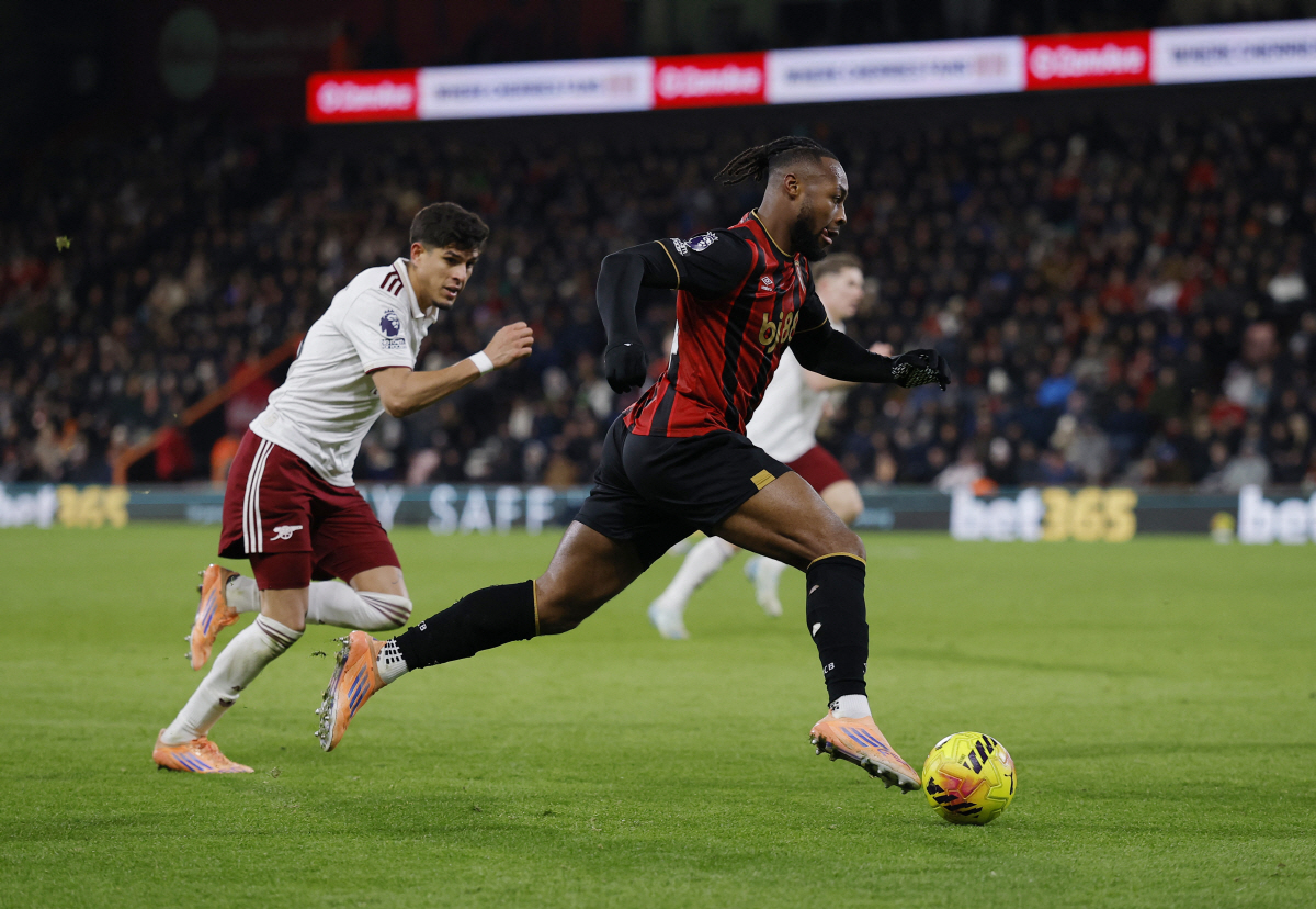 [오피셜]"아스널 떨고있니" '요즘대세 윙어' 세메뇨 1270억에 영입,…