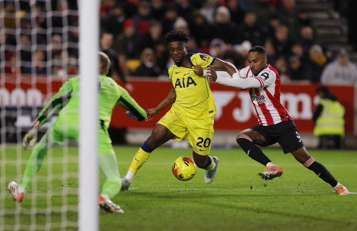 [오피셜]"존슨 팔아버린 토트넘, 스텝 제대로 꼬였다"  쿠두스 부상 장…