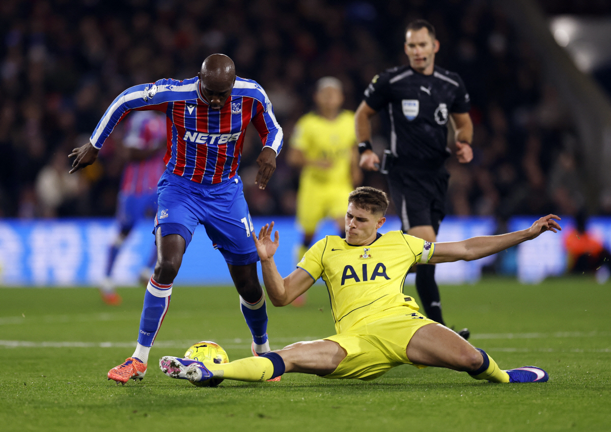 "팬들과 한판 붙었다" 손흥민 없는 토트넘, 기강 '와르르' 무너진 현실…