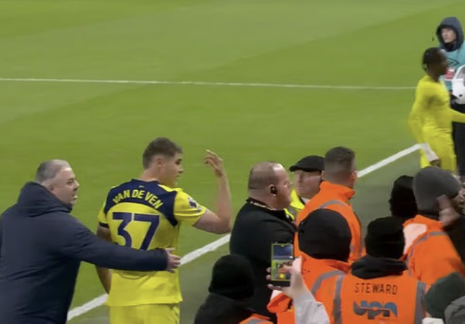 "팬들과 한판 붙었다" 손흥민 없는 토트넘, 기강 '와르르' 무너진 현실…