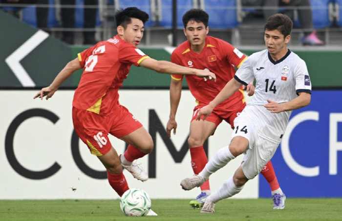 "멋있다. 식사마" 베트남 아시안컵 2연승 8강 눈앞.. '세트피스 매직…