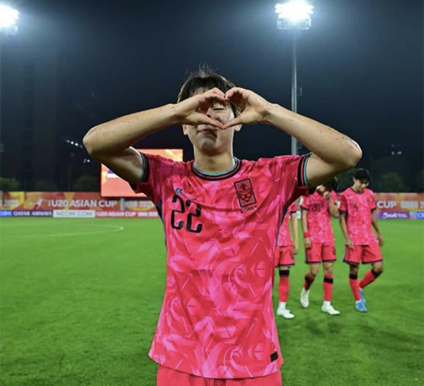 [오피셜]"윤 임대 어게인" 넥스트 韓메시 윤도영, '리버풀 전설'카윗 …