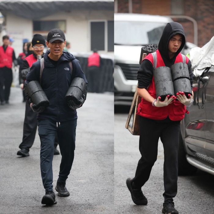 션♥정혜영, 4남매와 '연탄 산타' 변신..70kg 지게 메고 언덕 직진 ('전참시')