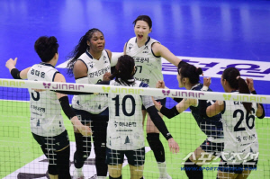 '2위까지 셧아웃' 선두 도로공사 괴력의 홈 10전승, 비결은? 