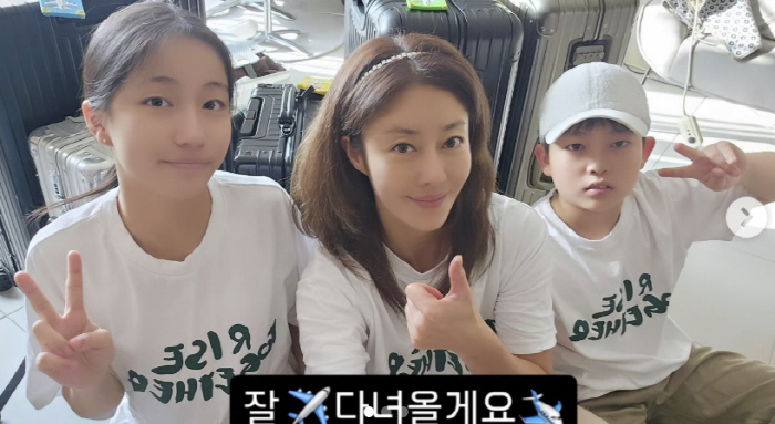 '싱글맘' 이지현, 딸·아들과 美로 떠났다..."짐 이민 수준, 잘 다녀…