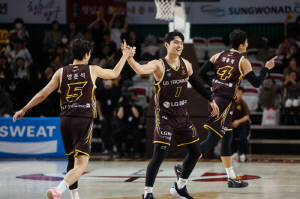 원-투 펀치 부진 LG, 멀티코어로 소노 제압. 허훈도 이탈한 KCC '빅4' 부상. 가스공사에 완패(종합)