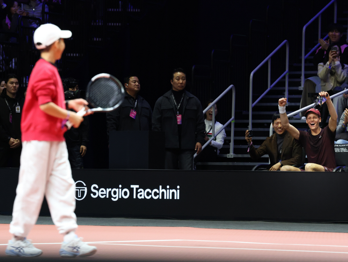 "이래서 월클입니다" 슈퍼매치 깜짝→감동 해프닝, 관중석 앉은 韓 테니스…