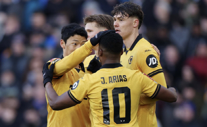 '늑대들, 제대로 미쳤다' 황희찬 1도움+라르센 해트트릭.. 총 6골 대폭발! 울버햄튼 FA컵 32강 진출+최근 4경기 2승2무